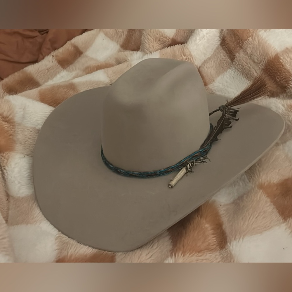 grey rodeo king cowboy hat 6 7/8 with blue/brown baby band and feather